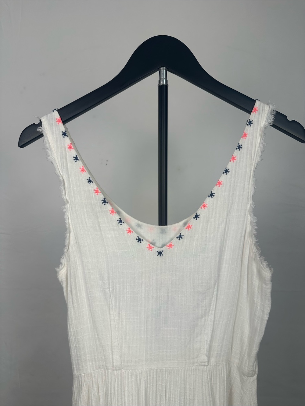 Sleeveless White Maxi Dress with Pink Embroidered Border - Picture 4 of 8